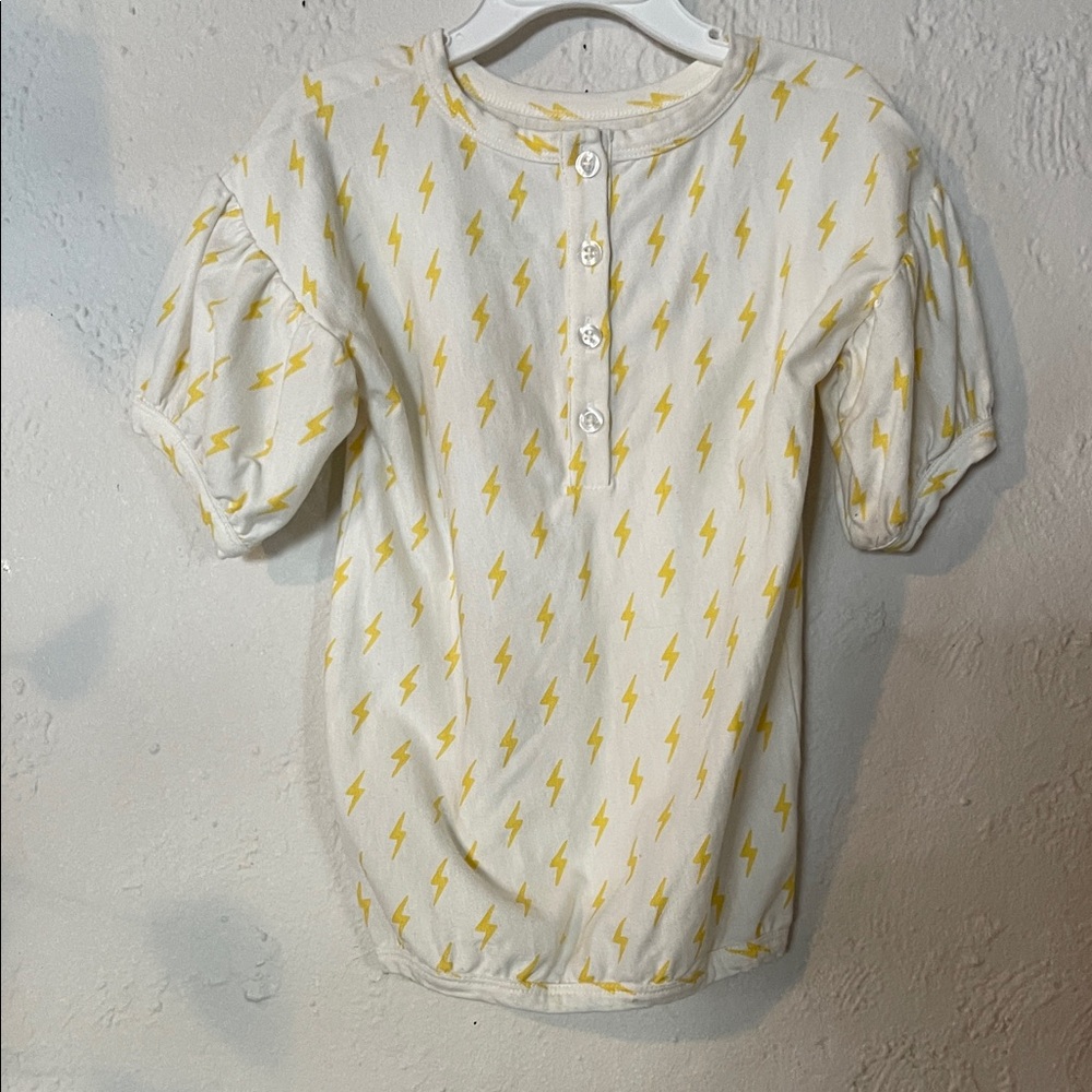 Kate Quinn White T-Shirt with Yellow Lightning Bolts - Picture 4 of 6